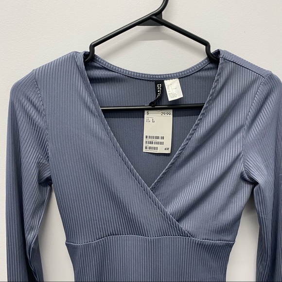 ✨NEW✨ BODYCON DRESS WITH SLIT - Picture 2 of 7